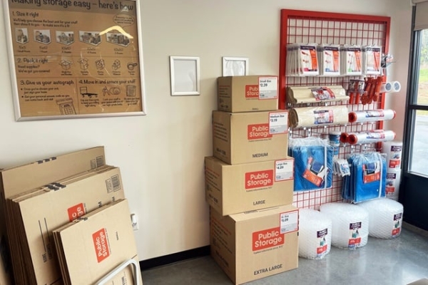 Facility photo: //images.sparefoot.com/medium/2246056a0b19c068a65.jpg
