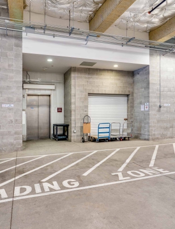 Facility photo: //images.sparefoot.com/medium/22468368d5bf587ee0e.jpg