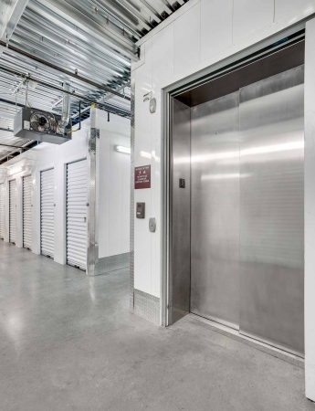 Facility photo: //images.sparefoot.com/medium/22468368d5bf5ac9606.jpg