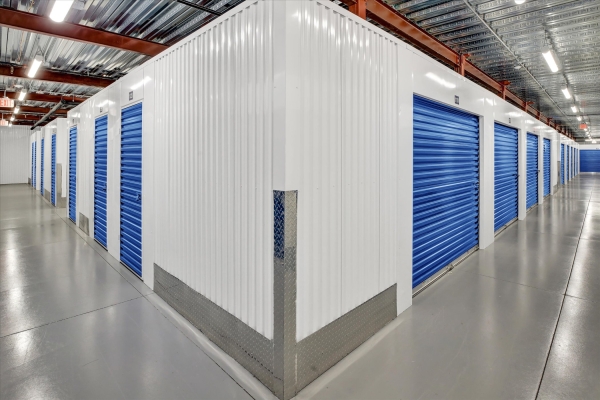 Facility photo: //images.sparefoot.com/medium/22469864c9070a02513.jpg