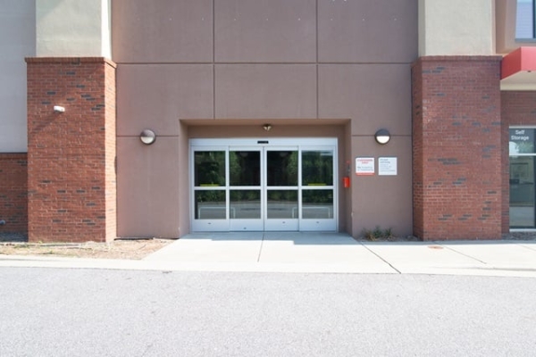 Facility photo: //images.sparefoot.com/medium/2247066884d3d0b2105.jpg