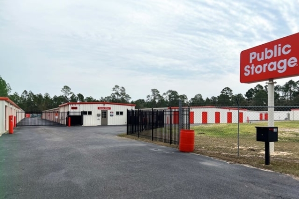 Facility photo: //images.sparefoot.com/medium/2247086884d4a17d74f.jpg