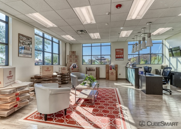 Facility photo: //images.sparefoot.com/medium/224778695f851592560.jpg