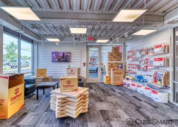 Facility photo: //images.sparefoot.com/medium/224789686f8163a74a8.jpg