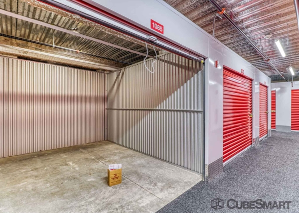 Facility photo: //images.sparefoot.com/medium/22478969788baeeb294.jpg