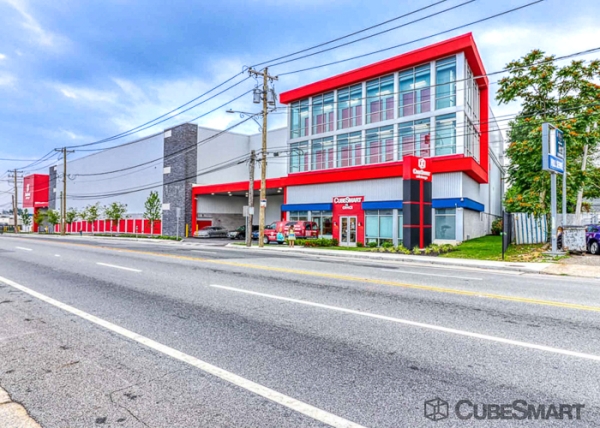 Facility photo: //images.sparefoot.com/medium/22478969de043b85274.jpg