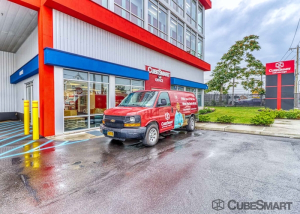 Facility photo: //images.sparefoot.com/medium/22478969e0a1755dee9.jpg