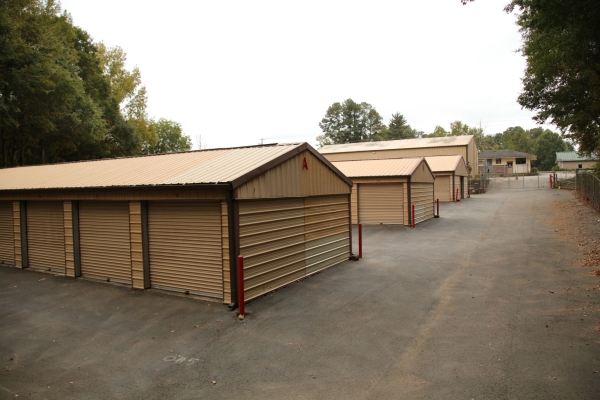 Facility photo: //images.sparefoot.com/medium/224805634d7598b23f7.jpg