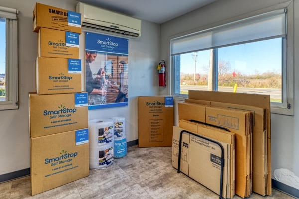 Facility photo: //images.sparefoot.com/medium/224809693086e7590c1.jpg