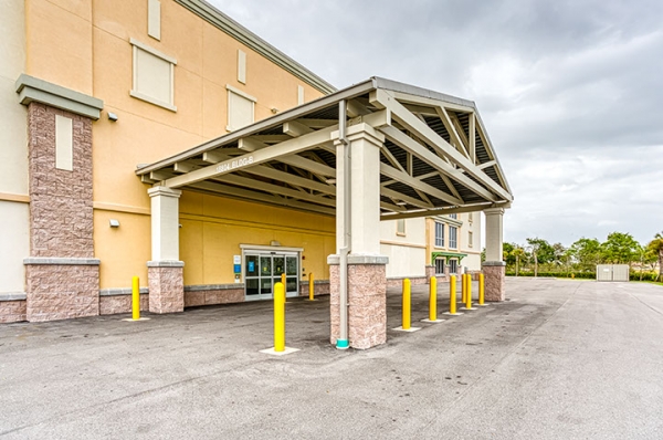 Storage Units at SmartStop Self Storage - Pembroke Pines - 18804 Pines Boulevard - 18804 Pines Boulevard
