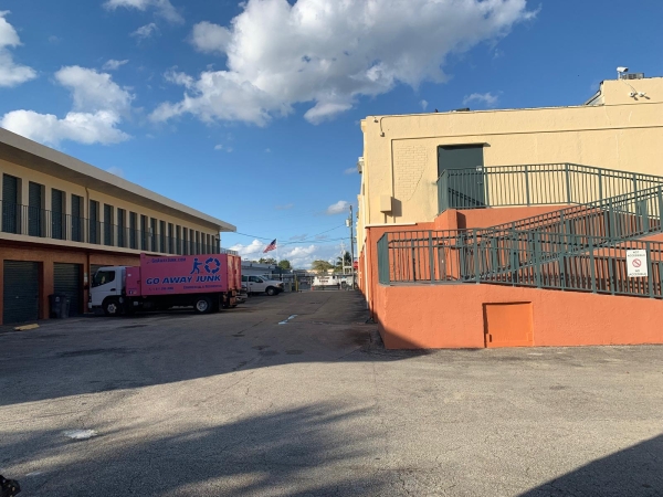 Facility photo: //images.sparefoot.com/medium/22494769613cd5868c9.jpeg