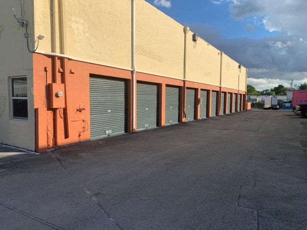 Facility photo: //images.sparefoot.com/medium/22494769613ceda814e.jpeg