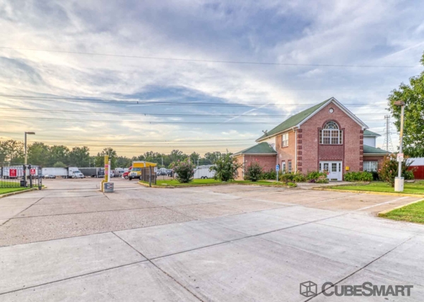 Facility photo: //images.sparefoot.com/medium/224949688c7b02f3a31.jpg
