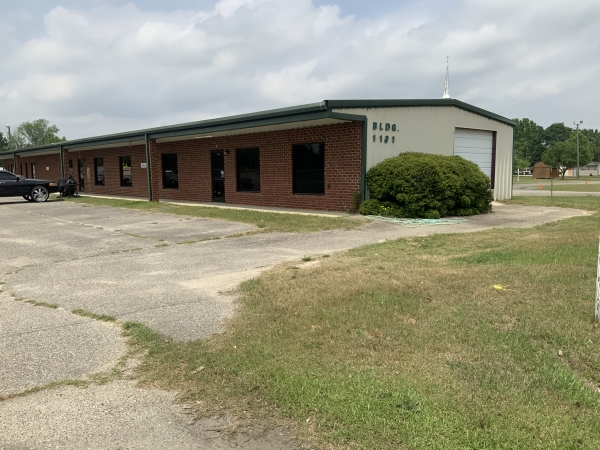 Facility photo: //images.sparefoot.com/medium/224990630548b5d015d.jpeg