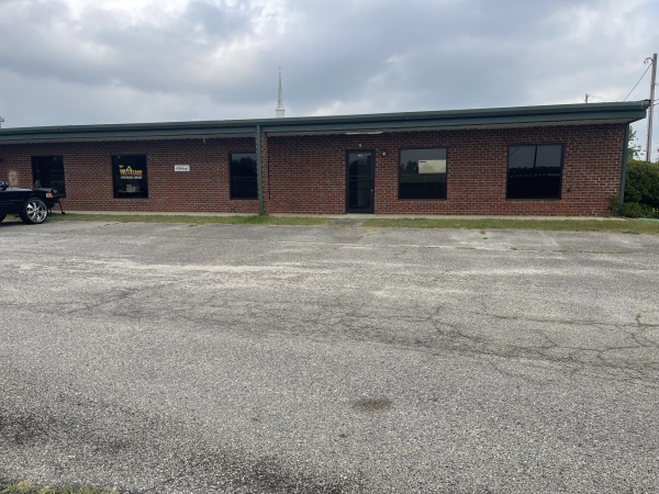 Facility photo: //images.sparefoot.com/medium/224990630548b6e8b00.jpeg