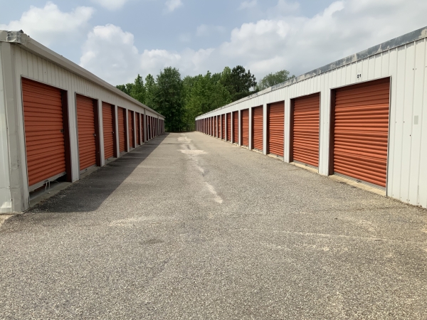 Facility photo: //images.sparefoot.com/medium/224990630548ba44cd7.jpeg