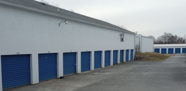 Facility photo: //images.sparefoot.com/medium/22499463bed17831868.jpg