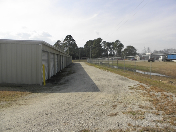 Facility photo: //images.sparefoot.com/medium/22499563fe68c660c7e.jpg