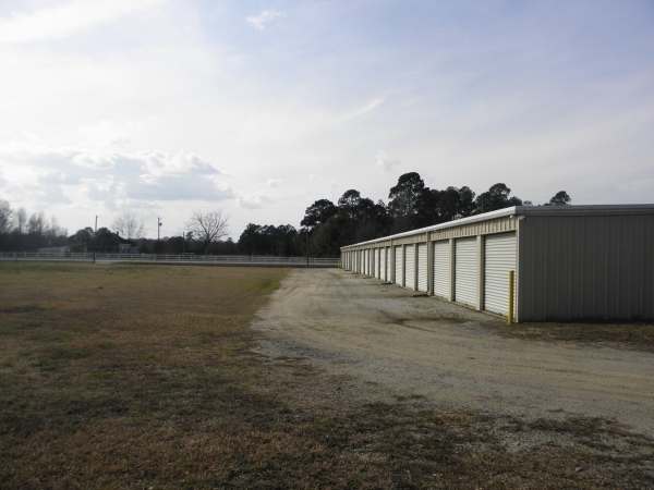 Facility photo: //images.sparefoot.com/medium/22499563fe68c916c2f.jpg