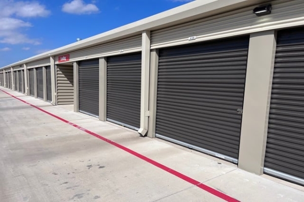 Facility photo: //images.sparefoot.com/medium/22501369e629deba6c4.jpg