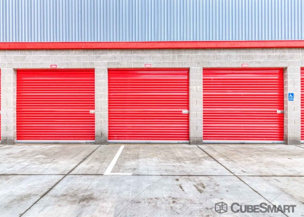 Facility photo: //images.sparefoot.com/medium/225020688325403bbc8.jpg