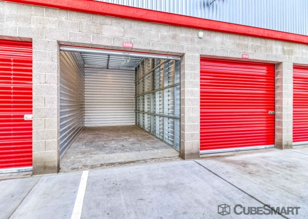 Facility photo: //images.sparefoot.com/medium/22502068832541ca28f.jpg