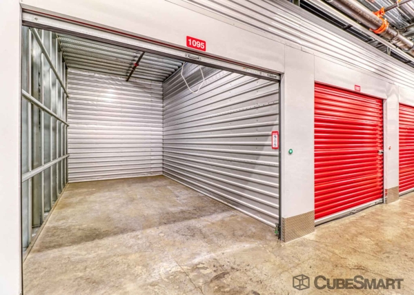 Facility photo: //images.sparefoot.com/medium/22502069e0827ab48de.jpg