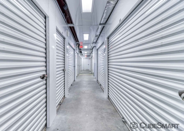 Facility photo: //images.sparefoot.com/medium/225028687f46c90ce61.jpg