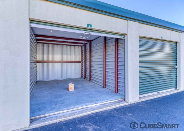 Facility photo: //images.sparefoot.com/medium/2250286881e94b7dde3.jpg