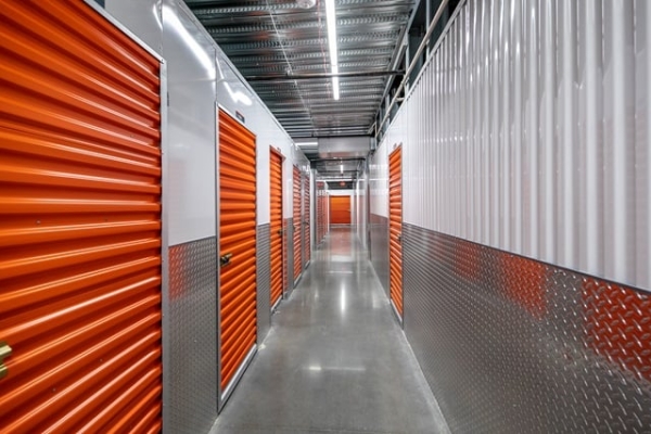 Facility photo: //images.sparefoot.com/medium/2250386878f72dbb1df.jpg