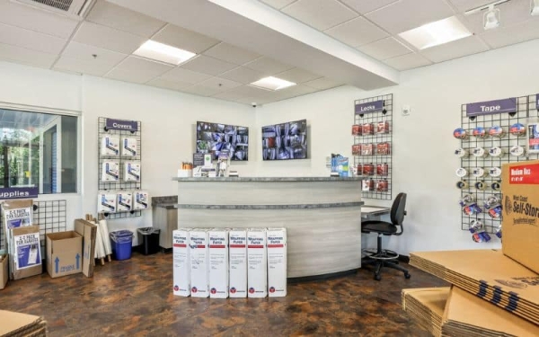 Facility photo: //images.sparefoot.com/medium/225039646d00fea5ef5.jpg