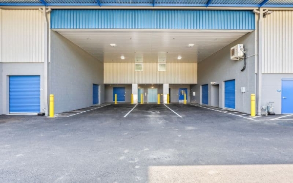 Facility photo: //images.sparefoot.com/medium/225039646d010157e2e.jpg