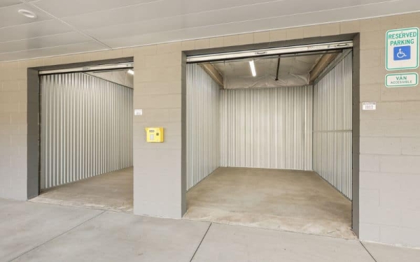 Facility photo: //images.sparefoot.com/medium/225039646d01036e4e9.jpg