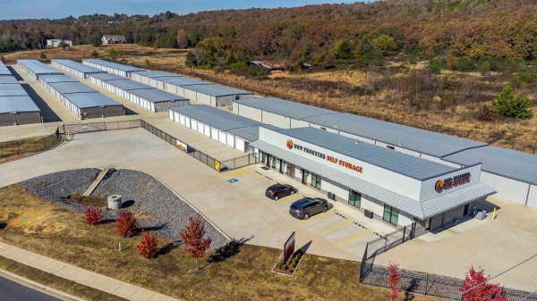 Facility photo: //images.sparefoot.com/medium/225057692e2a0d21561.jpg