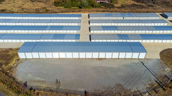 Facility photo: //images.sparefoot.com/medium/225057692e2a3b11ecb.jpg