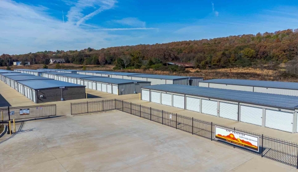 Facility photo: //images.sparefoot.com/medium/225057692e2b5d35fd6.jpg