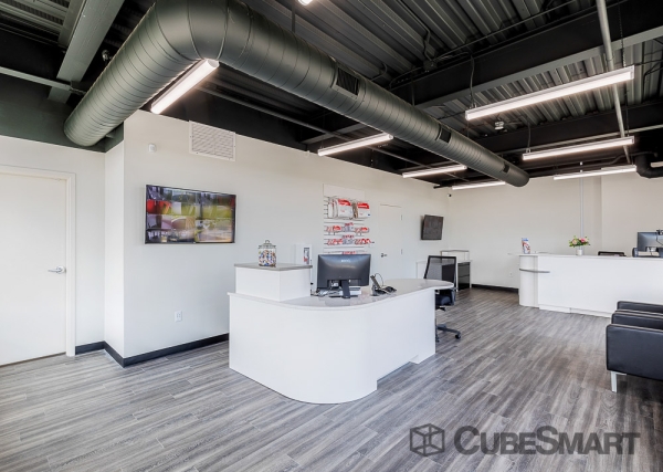 Facility photo: //images.sparefoot.com/medium/2250756a1940bc516b3.jpg
