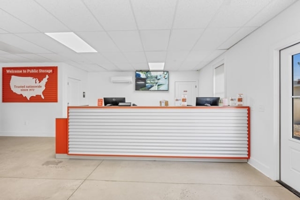 Facility photo: //images.sparefoot.com/medium/2251086a09c8f65ce81.jpg