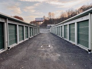 Facility photo: //images.sparefoot.com/medium/225109689b92bb534fe.jpg