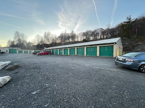Facility photo: //images.sparefoot.com/medium/225109689b92d2d694e.jpg