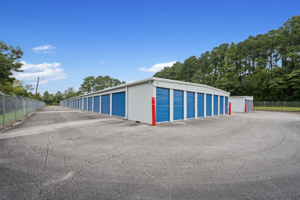 Facility photo: //images.sparefoot.com/medium/2251126734b5e1b6ab2.jpg