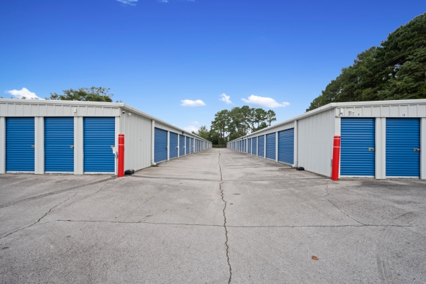 Facility photo: //images.sparefoot.com/medium/225112689631c13a97c.jpg