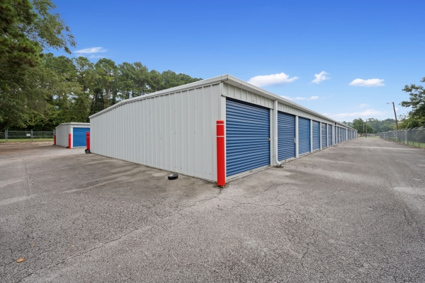 Facility photo: //images.sparefoot.com/medium/225112689631f7564e1.jpg