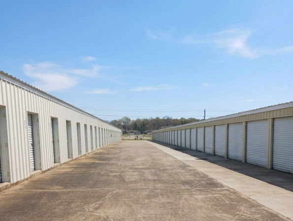 Facility photo: //images.sparefoot.com/medium/2251186a0e238c81fd0.png
