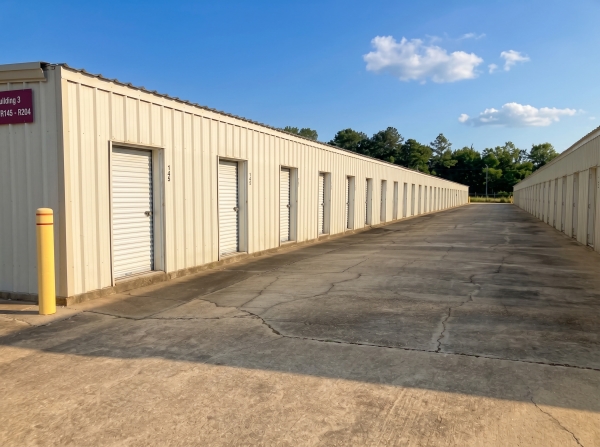 Facility photo: //images.sparefoot.com/medium/2251186a18abb7aa095.jpg