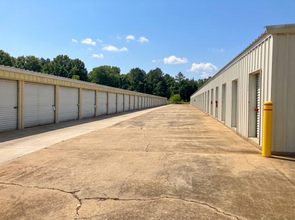 Facility photo: //images.sparefoot.com/medium/2251186a18ac4aa4474.jpg