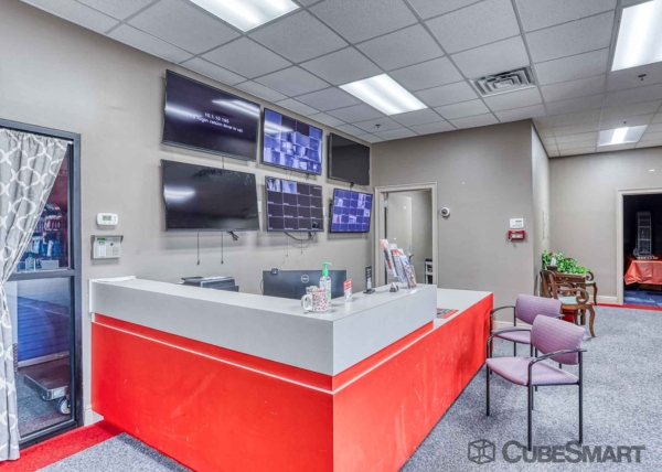 Facility photo: //images.sparefoot.com/medium/225127688321a461d64.jpg