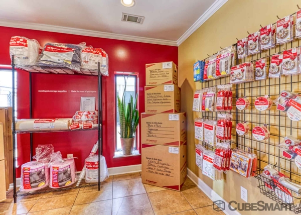 Facility photo: //images.sparefoot.com/medium/2251296903036b5b018.jpg