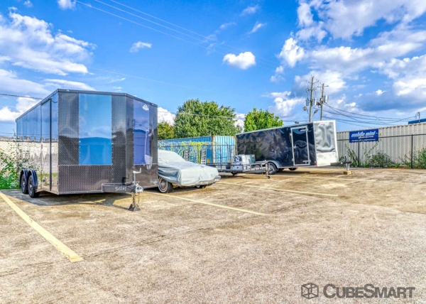 Facility photo: //images.sparefoot.com/medium/2251296903036d1f294.jpg