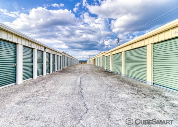 Storage Units at CubeSmart Self Storage - AL Tuscaloosa 31st ST - 949 31st Street East